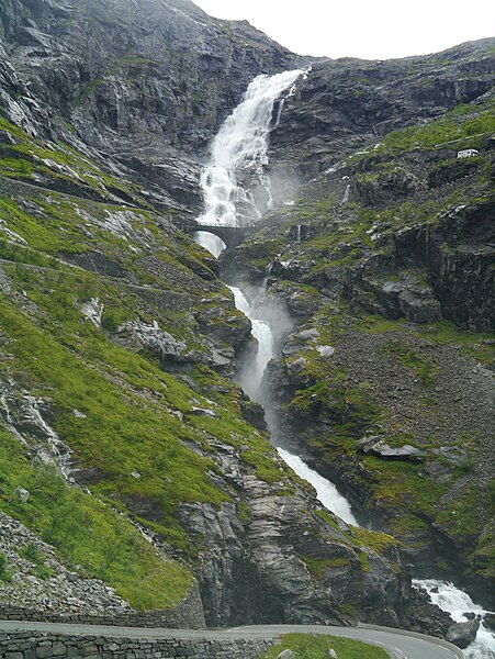 File:Möre og Romsdal Trollstigen Stigfoss 5.JPG