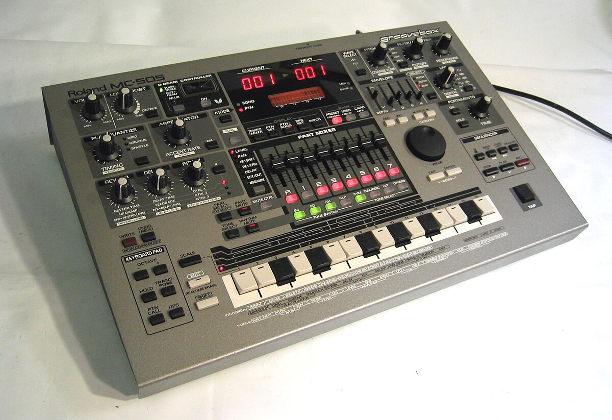 新品国産05S67■Roland　MC-505　groovebox リズムマシン■ リズムマシン