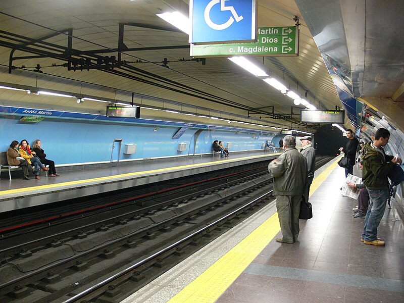 File:Madrid Metro estacion Anton Martin.jpg