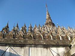 Mae Sot temple01.JPG