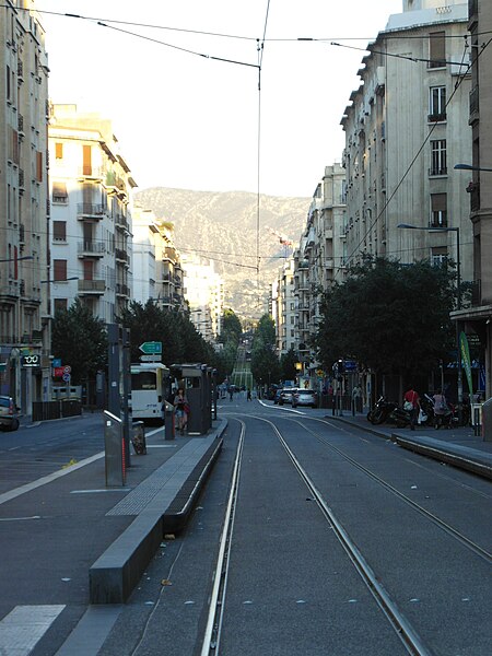 File:Marseille - Tramway - Cinq Avenues (7670699374).jpg