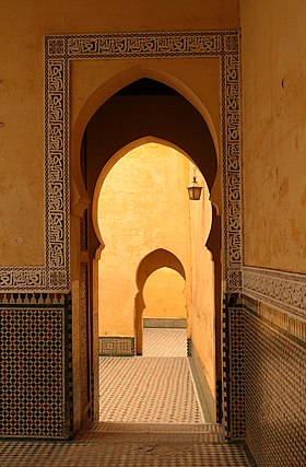 A Meknes cikk illusztrációja