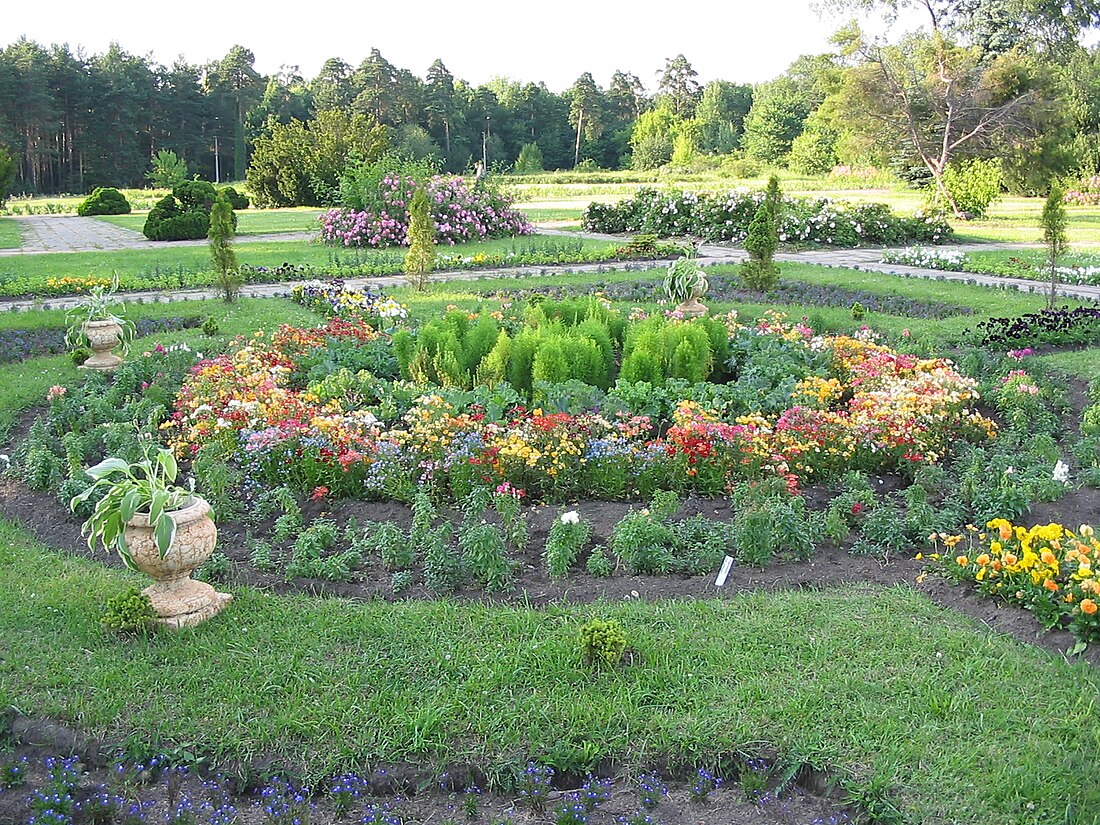 File:Minsk Botanical Garden.jpg