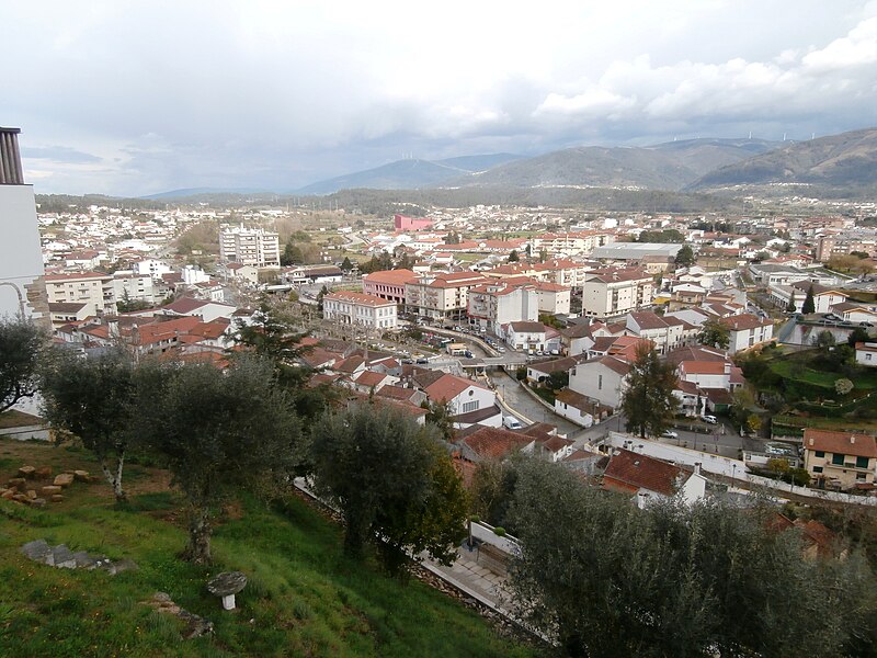 File:Miranda do Corvo vista do Calvário.JPG