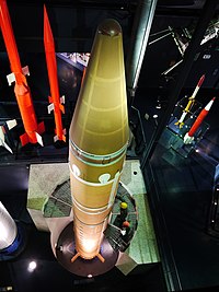 Missile S3 monté en position verticale Musee du Bourget P1010455.JPG