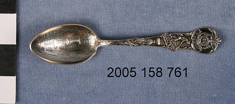 File:Missouri Themed Souvenir Spoon.jpg