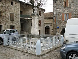 War memorial di Uzer