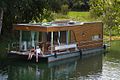 Hausboot vom Typ Seemobil, im Stil eines Ferienhauses, auf der Müritz