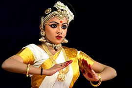 Mohiniyattam at Kerala School Kalolsavam 2019 02.jpg