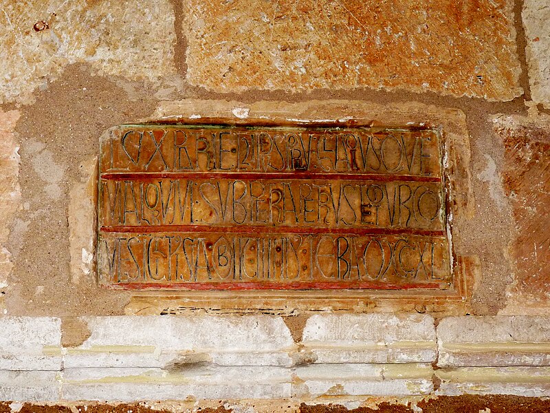 File:Monasterio de Santa María de Huerta - Claustro gótico - Panteón de los Señores de Molina - Inscripción.jpg