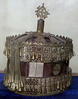Monastero di ura kidanemihret, museo, corona donata dall'imperatore fasil, 1631-67 ca.jpg