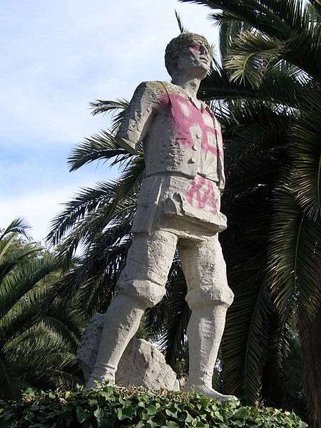 File:Monumento al Tio Jorge - Parque del Tio Jorge - Zaragoza - ca 2005 - Sculpture of Tio Jorge.jpg