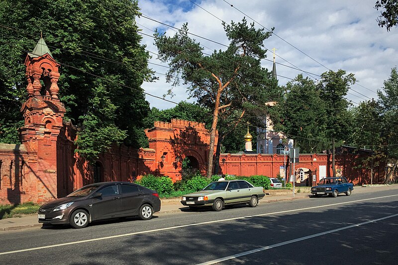 File:Moscow, Pokrovskoye-Streshnevo estate - gates and towers (30684372664).jpg