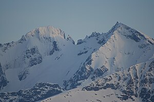 Hjørundfjorden: Namn, Fjorden, Fjella