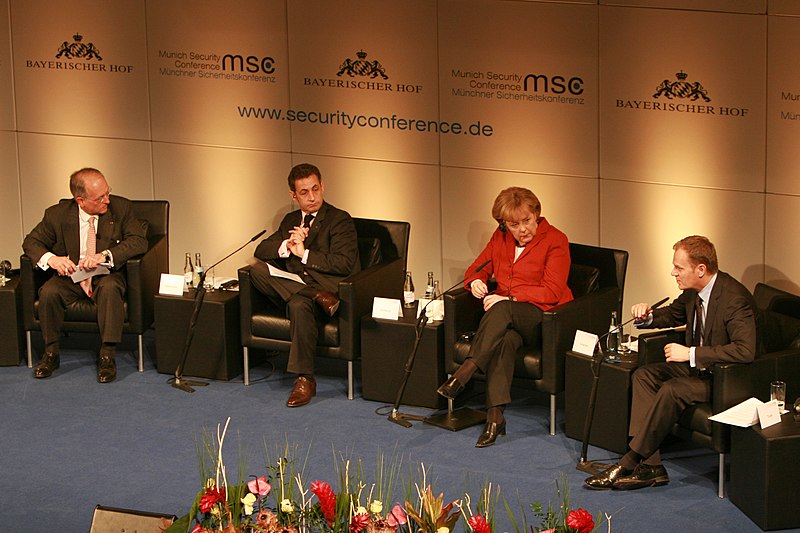 File:Msc 2009-Saturday, 11.00 - 13.00 Uhr-Dett 014 Ischinger Sarkozy Merkel Tusk.jpg