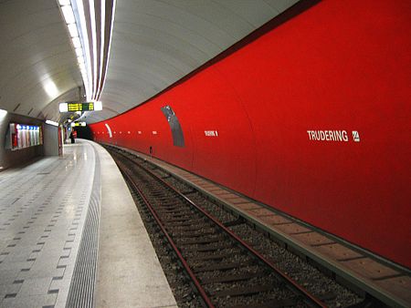 ไฟล์:Munich_subway_Trudering.jpg