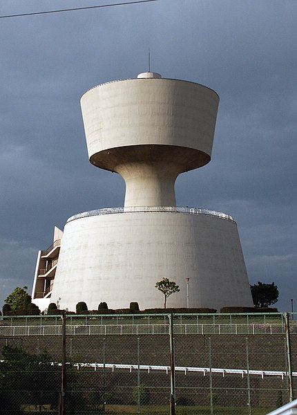 File:Narumi water tower Taken in May 2004.jpg