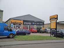 Halfords Autocentre in Newport, Isle of Wight in March 2012 Newport River Way Halfords Autocentre branch.JPG