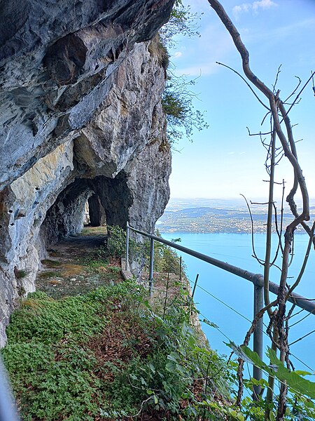 File:Nidwalden-Felsenweg-Buergenstock-36ASD.jpg