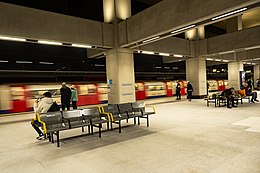 Nine Elms Station Platform (51495883952) .jpg