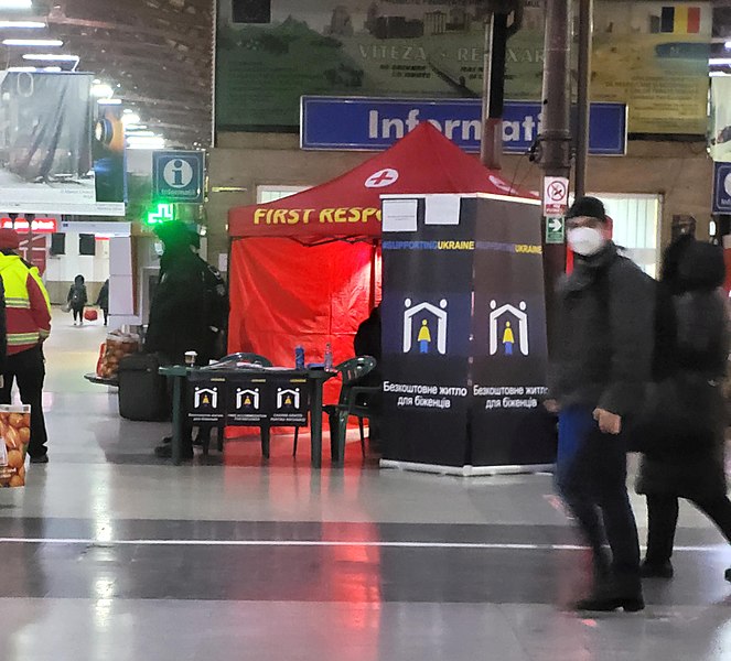 File:Non-stop information and coordination point in Bucharest North Railway Station designed to provide aid to arriving Ukrainian refugees.jpg
