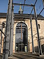 Kreuz an der Frauenbergkirche als Erinnerung an deren Zerstörung 1945