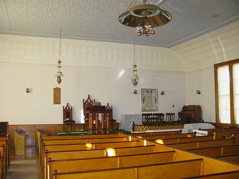 File:North Haven church interior 1.JPG