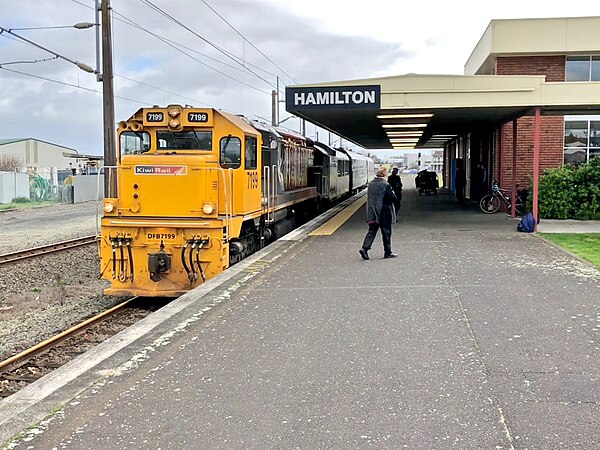 Northern Explorer at Hamilton in 2018 heading south