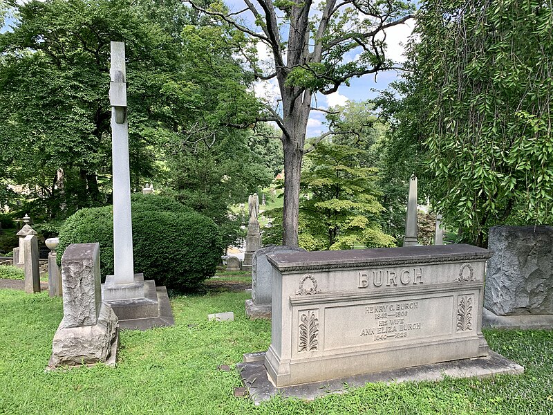 File:Oak Hill Cemetery 1.jpg