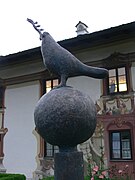 Escultura de la paloma de la paz.