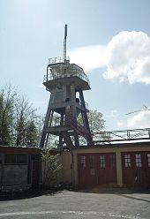 Der ehemalige Tower des Flugplatzes (2008); im Folgejahr grundlegend umgebaut.