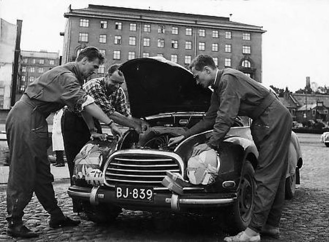 Osmo Kalpala servicing his DKW F93 during the 1956 rally.