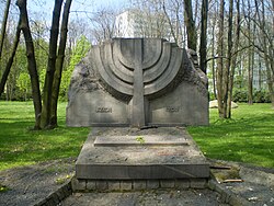 Památník na místě starého židovského hřbitova