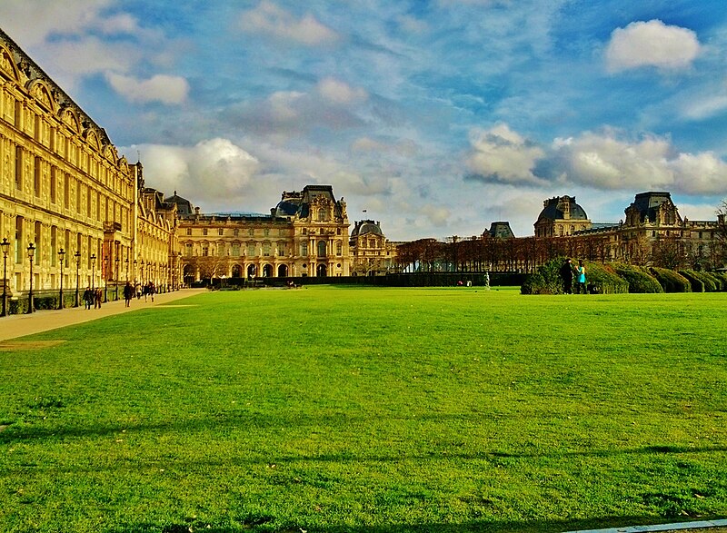 File:Palais du Louvre vu depuis le Jardin des Tuileries (135).jpg