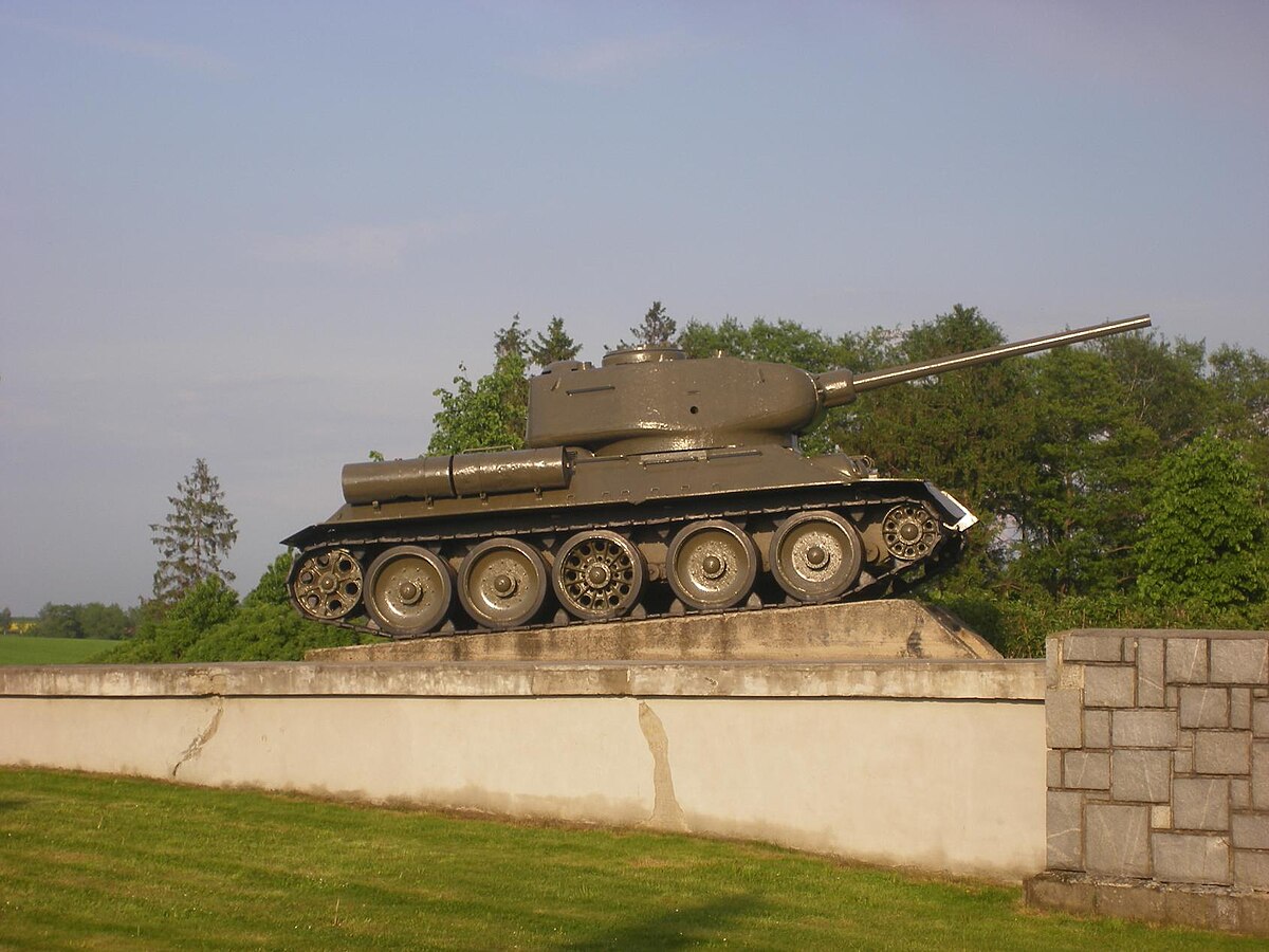 Мемориал танк. Танк т-34 в Чехове. Monument to the t-34 Tank Воронеж. Т-34 В Словакии. Т-34-85 Panzer.