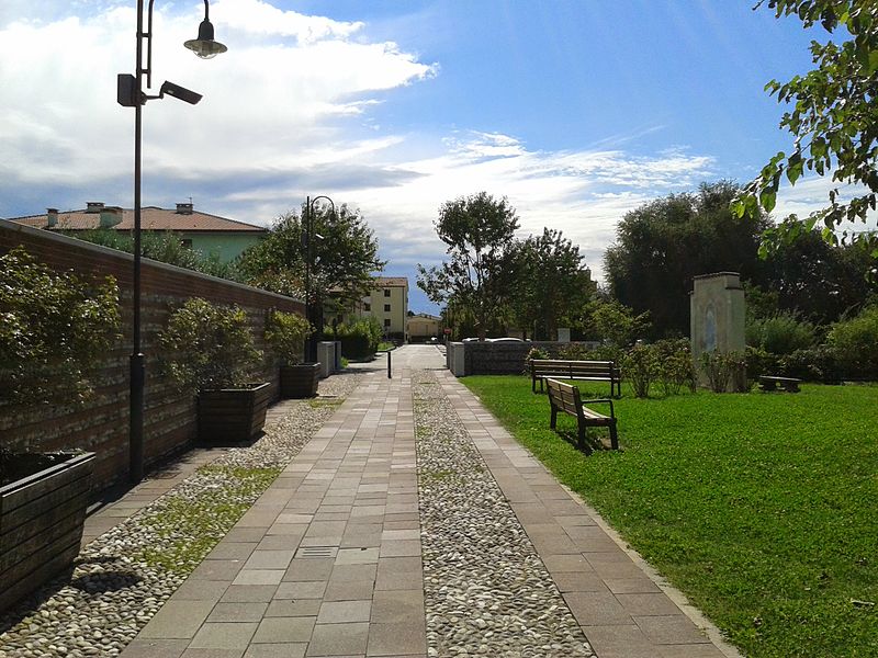 File:Parco delle Rose (Rosà).jpg