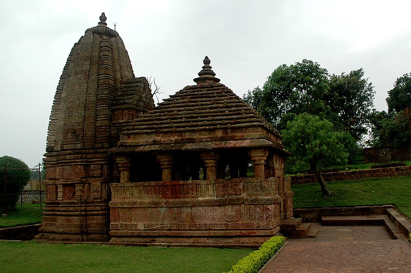 File:Pataleshwar Temple.JPG