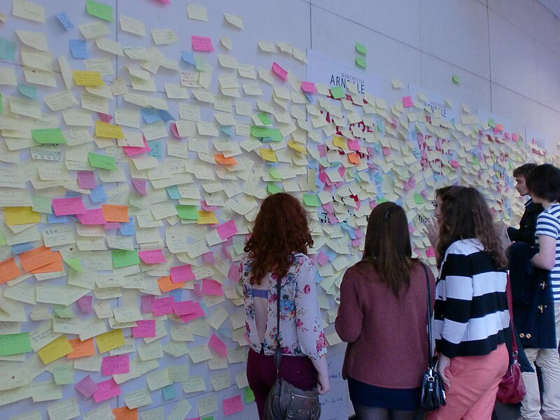 File:Peace wall at Manchester Arndale Centre, 2011 riots.jpg