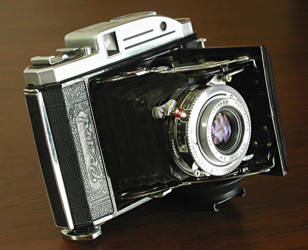 Konica Pearl II, Medium format camera