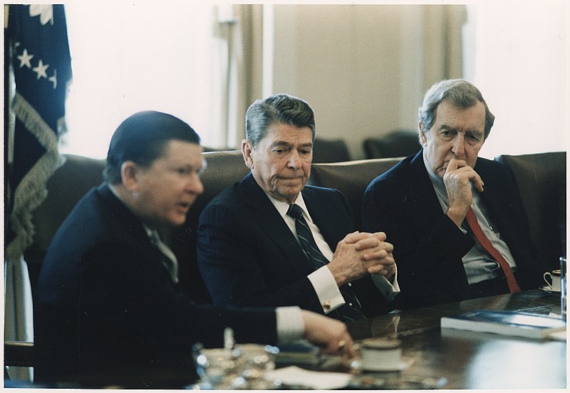 File:Photograph of President Reagan receiving the Tower Commission Report in the Cabinet Room - NARA - 198581.jpg