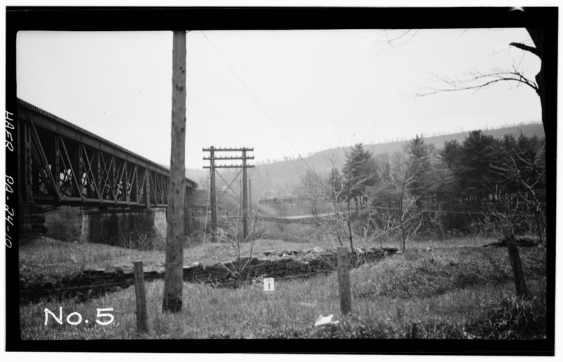 File:Photographer, unknown, 1933. GENERAL VIEW LOOKING EAST; CAMERA ON PROPOSED LINE WEST SIDE OF WEST HIGHWAY. - Erie Railway, Delaware Division, Bridge 110.54, Spanning Lackawaxen HAER PA,52-LACK,2-10.tif