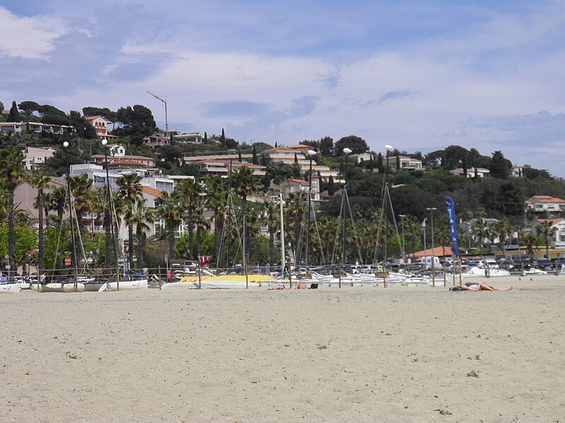 File:Plage (Le Lavandou) (2).jpg