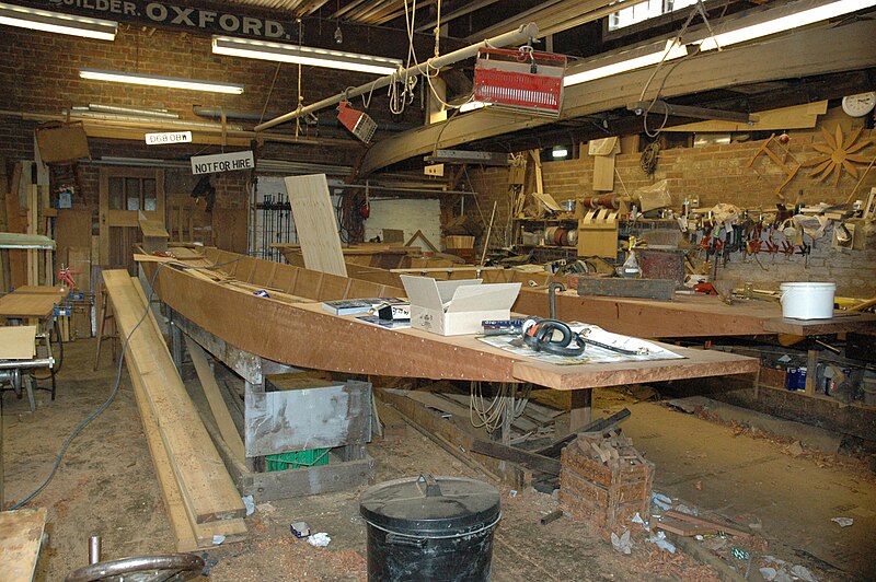 File:Punt-building-workshop-in-Oxford.jpg