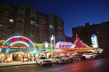 Illuminated seafood restaurants near the brewery