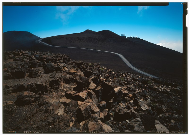 File:ROAD TO SUMMIT SHOWING VISITOR OVERLOOK AND SCIENCE CITY, FROM ATOP WHITE HILL. NOTE THE ARCHAEOLOGICAL REMAINS OF WHAT APPEARS TO BE A CIRCULAR SHELTER AT LOWER RIGHT. - Haleakala HAER HI-52-29 (CT).tif