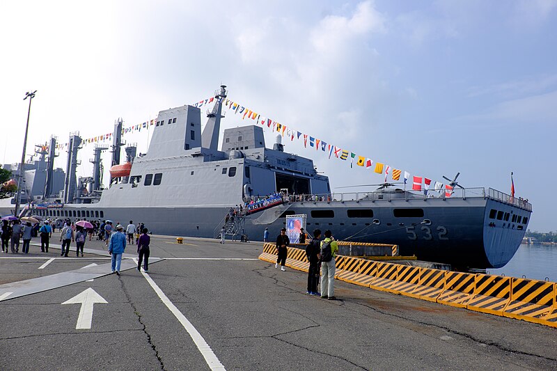 File:ROCN Panshi (AOE-532) Shipped at No.3 East Pier of Zuoying Naval Base 20151024d.jpg