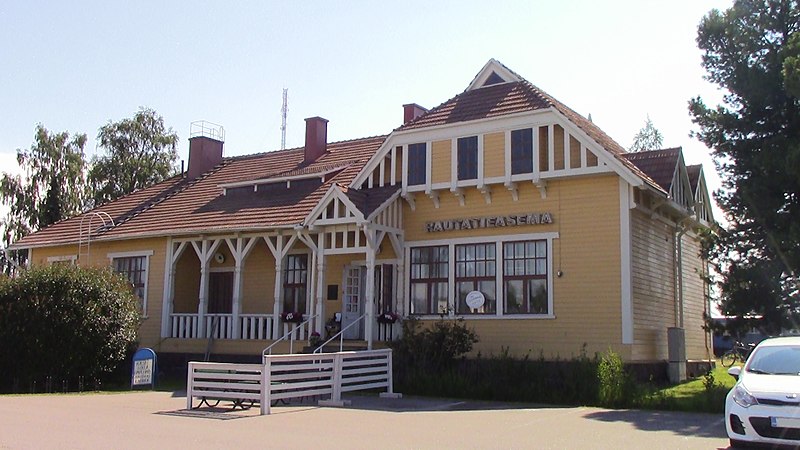 File:Raahe railway station.jpg