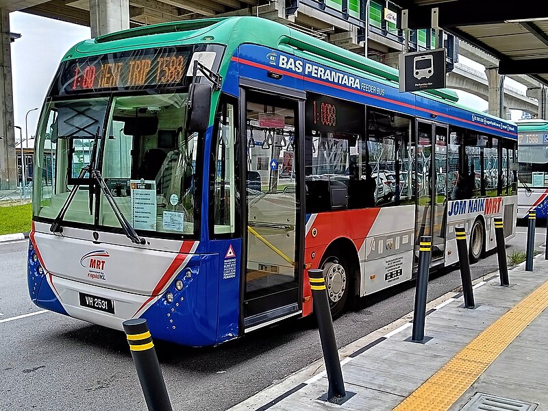 File:Rapid KL bus route T588 at KL1218 MRT Kuchai Bus Stop 20240120 124022.jpg