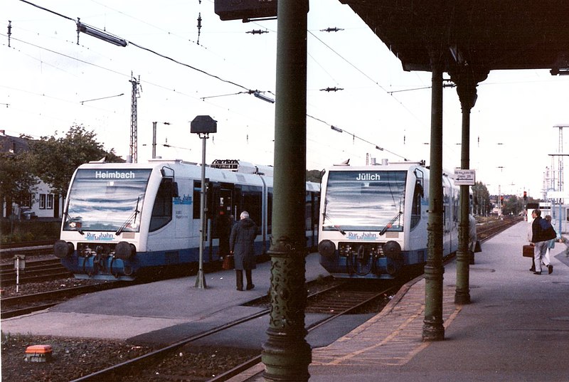 File:RegioSprinter nach Heimbach und Jülich in Düren 1996.jpg