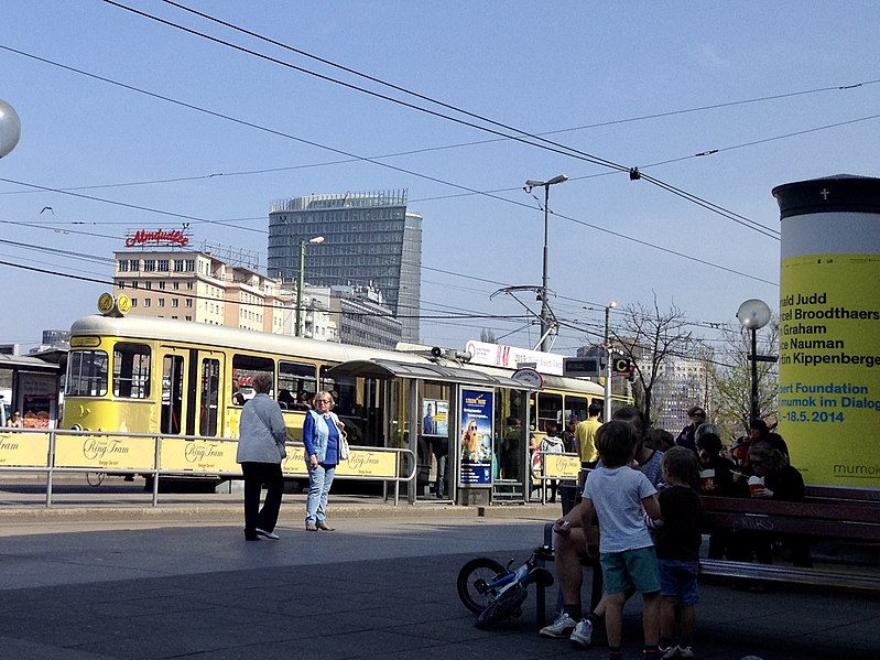 File:Ring Tram, Vienna (Ank Kumar) 01.jpg